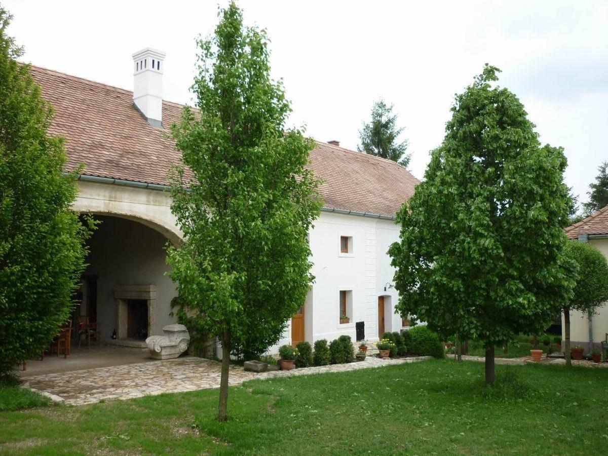 Bed and Breakfast Sarffy House Дёргиче Экстерьер фото
